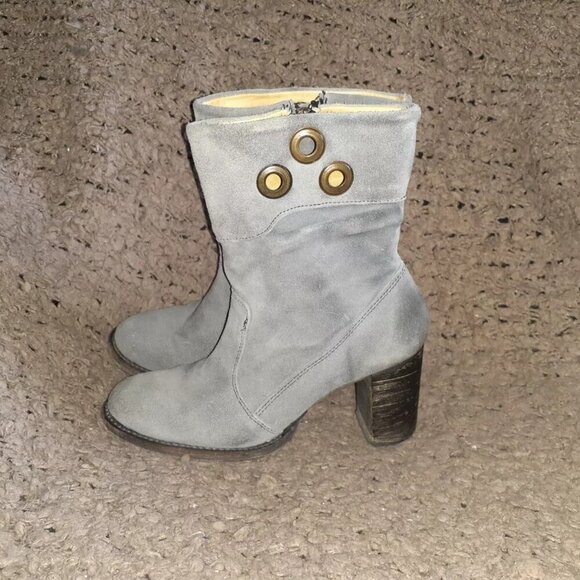 Bed|Stü-Gray Distressed Suede-Grommet Detail-Block Heels-Sz 7-Excellent - Picture 2 of 6